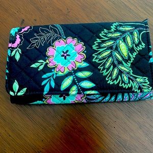 Vera Bradley RFID trifold clutch wallet! Brand new!